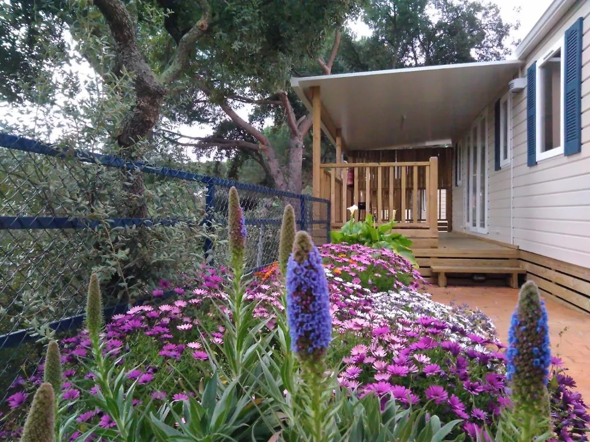 Camping Roca Grossa Calella Campsite
