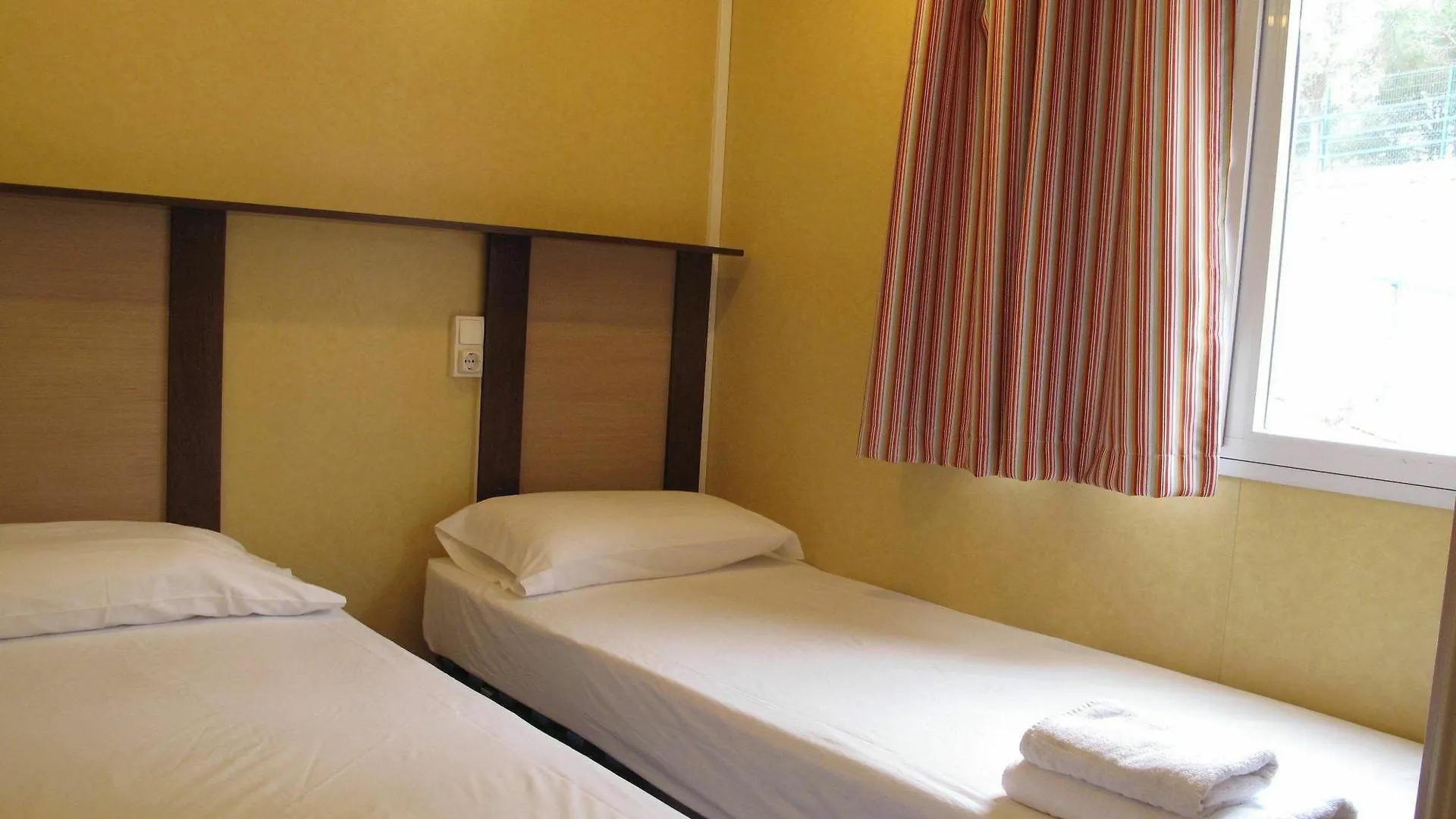 Camping Roca Grossa Calella 2*,